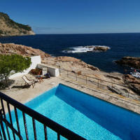 House at the first line of the sea / lake in Spain, Catalunya, Girona, 950 sq.m.