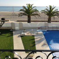 Villa at the first line of the sea / lake in Spain, Catalunya, Cambrils, 130 sq.m.