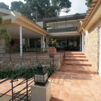 Дом на первой линии моря/озера в Испании, Каталония, Жирона, 850 кв.м.