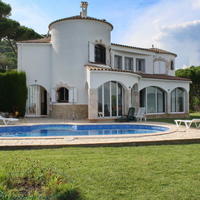 Villa in the city center in Spain, Catalunya, Girona, 325 sq.m.