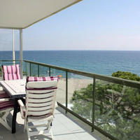 Flat at the first line of the sea / lake in Spain, Catalunya, Girona, 75 sq.m.