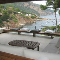 House at the first line of the sea / lake in Spain, Catalunya, Girona, 450 sq.m.