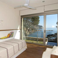 House at the first line of the sea / lake in Spain, Catalunya, Girona, 450 sq.m.