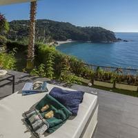 House at the first line of the sea / lake in Spain, Catalunya, Girona, 292 sq.m.