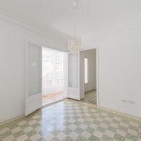 Flat in the city center in Spain, Catalunya, Barcelona, 145 sq.m.