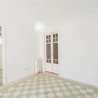 Flat in the city center in Spain, Catalunya, Barcelona, 145 sq.m.
