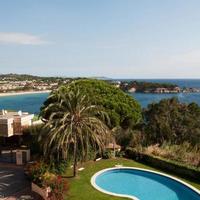 Apartment at the first line of the sea / lake in Spain, Catalunya, Girona, 130 sq.m.