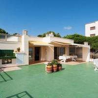 Apartment at the first line of the sea / lake in Spain, Catalunya, Girona, 130 sq.m.