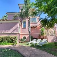 Вилла на второй линии моря/озера в Испании, Андалусия, 346 кв.м.