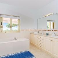 Вилла на первой линии моря/озера в Испании, Андалусия, 700 кв.м.