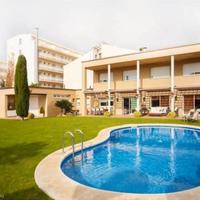 Вилла в центре города в Испании, Каталония, Багур, 463 кв.м.