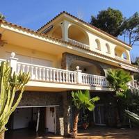 Villa in Spain, Catalunya, Girona, 455 sq.m.