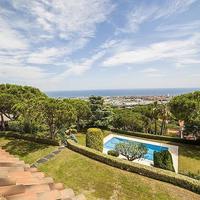 Дом в Испании, Каталония, Багур, 1000 кв.м.