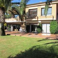 House at the first line of the sea / lake in Spain, Catalunya, Girona, 500 sq.m.