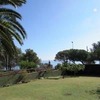 House at the first line of the sea / lake in Spain, Catalunya, Girona, 500 sq.m.