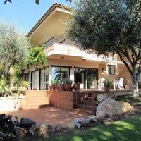 House at the first line of the sea / lake in Spain, Catalunya, Girona, 500 sq.m.