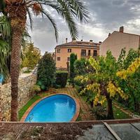 Дом в центре города в Испании, Каталония, Багур, 1000 кв.м.