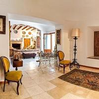 Дом в центре города в Испании, Каталония, Багур, 1000 кв.м.