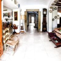 Дом в центре города в Испании, Каталония, Багур, 1000 кв.м.