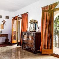 Дом в центре города в Испании, Каталония, Багур, 1000 кв.м.