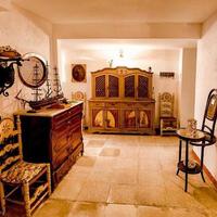 Дом в центре города в Испании, Каталония, Багур, 1000 кв.м.