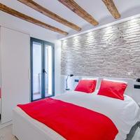 Flat in the city center in Spain, Catalunya, Barcelona, 92 sq.m.