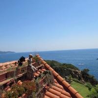 House at the first line of the sea / lake in Spain, Catalunya, Girona, 600 sq.m.