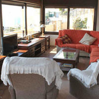 Дом на первой линии моря/озера в Испании, Каталония, Жирона, 190 кв.м.