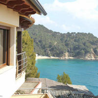 Дом на первой линии моря/озера в Испании, Каталония, Жирона, 190 кв.м.