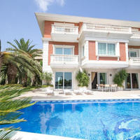 Villa in Spain, Catalunya, Barcelona, 660 sq.m.