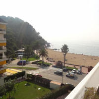 Apartment at the first line of the sea / lake in Spain, Catalunya, Girona, 85 sq.m.