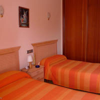 Дом на первой линии моря/озера в Испании, Каталония, Жирона, 420 кв.м.