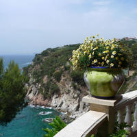 Дом на первой линии моря/озера в Испании, Каталония, Жирона, 420 кв.м.