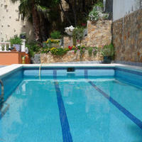 Дом на первой линии моря/озера в Испании, Каталония, Жирона, 420 кв.м.