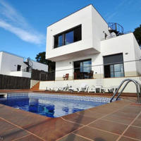 Villa in Spain, Catalunya, Girona, 200 sq.m.