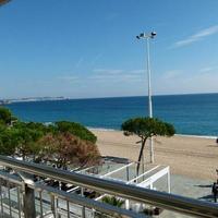 Квартира на первой линии моря/озера в Испании, Каталония, Жирона, 100 кв.м.