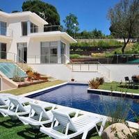 Дом на первой линии моря/озера в Испании, Каталония, Жирона, 400 кв.м.