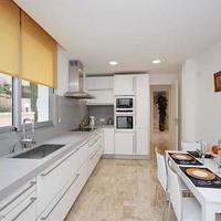 Дом на первой линии моря/озера в Испании, Каталония, Жирона, 400 кв.м.