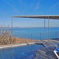 Дом на первой линии моря/озера в Испании, Каталония, Жирона, 145 кв.м.