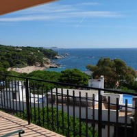 Квартира на первой линии моря/озера в Испании, Каталония, Жирона, 70 кв.м.